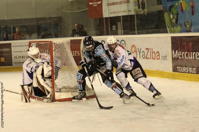 Photo hockey Division 2 - D2 : 14ème journée - B : Tours  vs Courchevel-Méribel-Pralognan - Tours, dominé, s