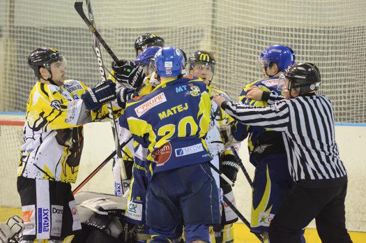Photo hockey Division 2 - D2 : 17ème journée - A : Limoges vs Chambéry - Les Taureaux de Feu sur le fil du rasoir