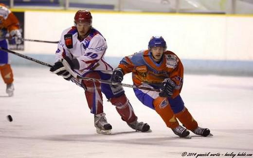 Photo hockey Division 2 - D2 : 17ème journée - B : Clermont-Ferrand vs Asnières - Sangliers contre Castors, ça joue à un poil