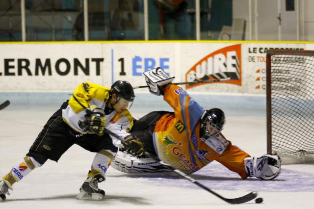 Photo hockey Division 2 - D2 : 1ère journée - A : Clermont-Ferrand vs Rouen II - Clermont fait un flop