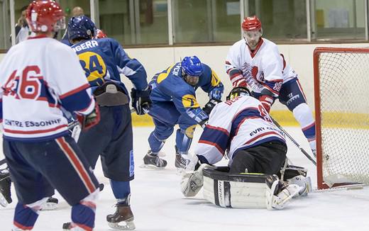 Photo hockey Division 2 - D2 : 1ère journée - A : Evry  vs Champigny-sur-Marne - Un scalp d
