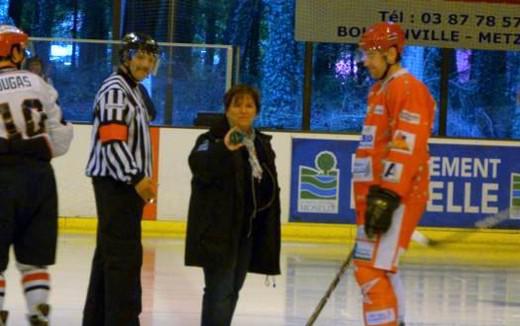 Photo hockey Division 2 - D2 : 2ème journée - A : Amnéville vs Evry  - Amnéville se fait scalper  