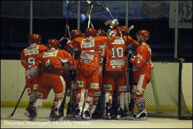 Photo hockey Division 2 - D2 : 2ème journée - B : Amnéville vs Courchevel-Méribel-Pralognan - Sur de bons rails