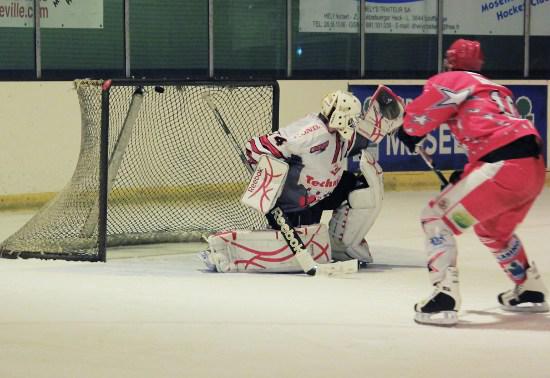 Photo hockey Division 2 - D2 : 9ème journée - B : Amnéville vs Cholet  - Lukas Hanzal dans les étoiles 