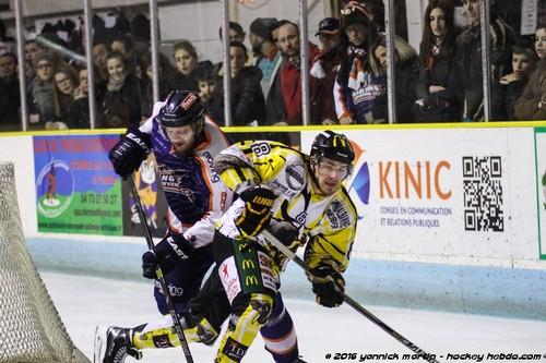 Photo hockey Division 2 - D2 : Play Off - 1/8ème de finale - Retour : Clermont-Ferrand vs Chambéry - Clermont en route pour les quarts