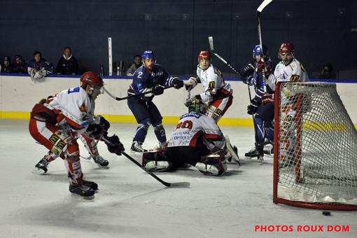 Photo hockey Division 2 - D2 : Play Off - 1/8ème de finale - Retour : Paris (FV) vs Amnéville - Les Volants au tapis