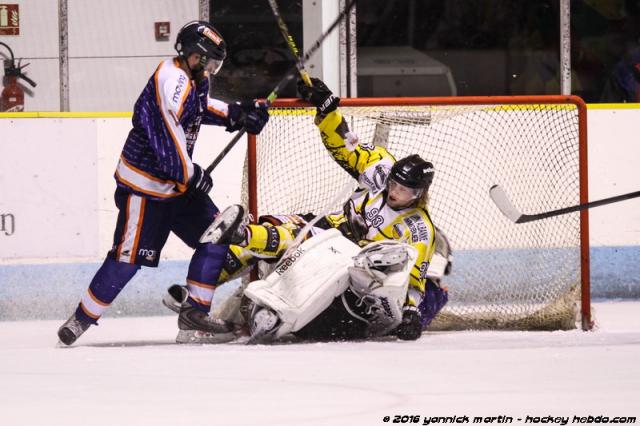 Photo hockey Division 2 - D2 : Play Off - 1/8ème de finale - Retour : Clermont-Ferrand vs Chambéry - Clermont en route pour les quarts