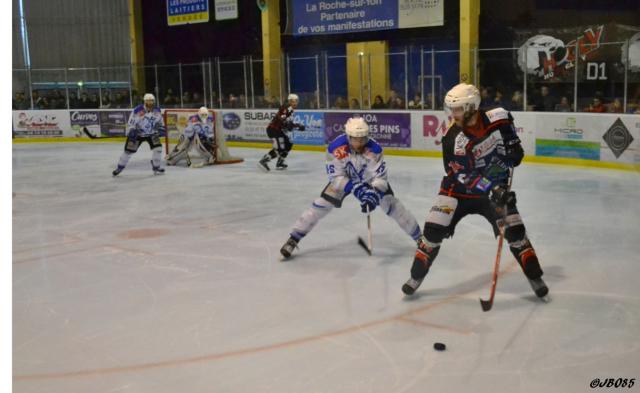 Photo hockey Division 2 - D2 : Play Off - Finale - match 1 : La Roche-sur-Yon vs Courchevel-Méribel-Pralognan - D2 : Les Bouquetins remportent la 1ère manche