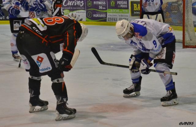 Photo hockey Division 2 - D2 : Play Off - Finale - match 1 : La Roche-sur-Yon vs Courchevel-Méribel-Pralognan - D2 : Les Bouquetins remportent la 1ère manche