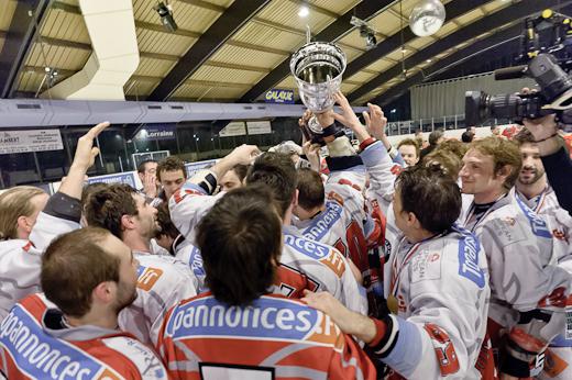 Photo hockey Division 2 - D2 : play-off : finale, match 2 : Amnéville vs Annecy - Les Chevaliers du Lac deviennent Rois