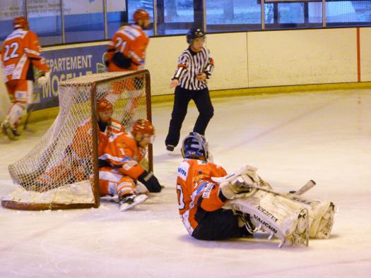 Photo hockey Division 2 - D2 : play-off, 1/2 finale, match aller : Amnéville vs Tours  - Le suspense reste entier