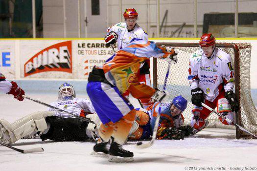Photo hockey Division 2 - D2 : play-off, 1/8ème de finale, match aller : Clermont-Ferrand vs Amnéville - Clermont résiste puis s\