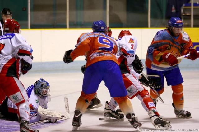 Photo hockey Division 2 - D2 : play-off, 1/8ème de finale, match aller : Clermont-Ferrand vs Amnéville - Clermont résiste puis s\