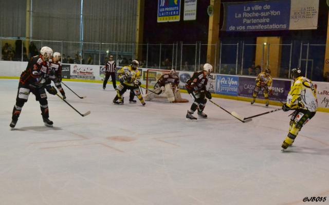Photo hockey Division 2 - D2 : Play Off 1/2 finale - match 2 : La Roche-sur-Yon vs Chambéry - L’Aigle impérial fait chavirer de bonheur le nid