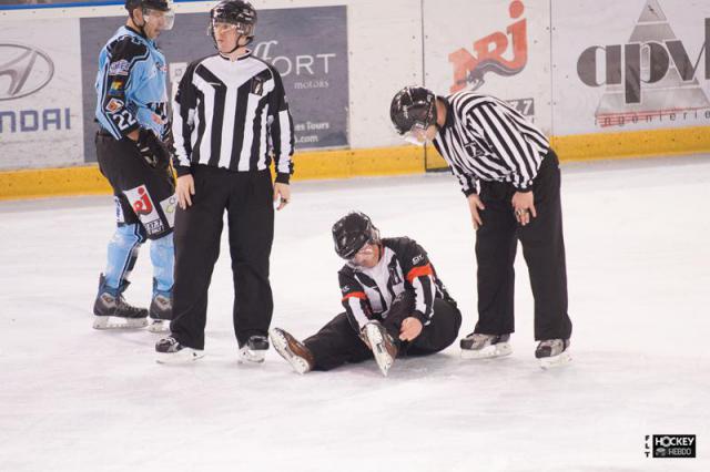 Photo hockey Division 2 - D2 : Play Off 1/4 de finale - Aller : Tours  vs Valence - Un pas de géant...