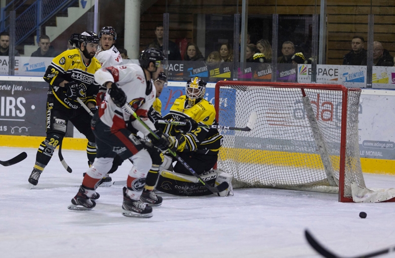 Photo hockey Division 2 - D2 : Play-off 1/4 de Finale Aller : Roanne vs Morzine-Avoriaz - Roanne défait par indiscipline ???