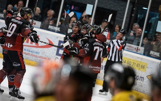 Photo hockey Division 2 - D2 : Play-off 1/4 de Finale Retour : Morzine-Avoriaz vs Roanne - D2 : Les Pingouins dans le dernier carré !