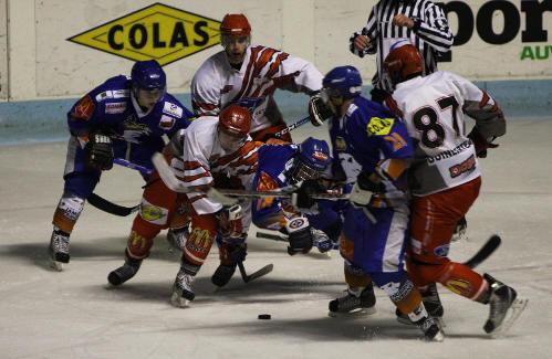 Photo hockey Division 2 - D2 : Play off 1/8 de finale : Clermont-Ferrand vs Cholet  - Clermont défait avec les honneurs
