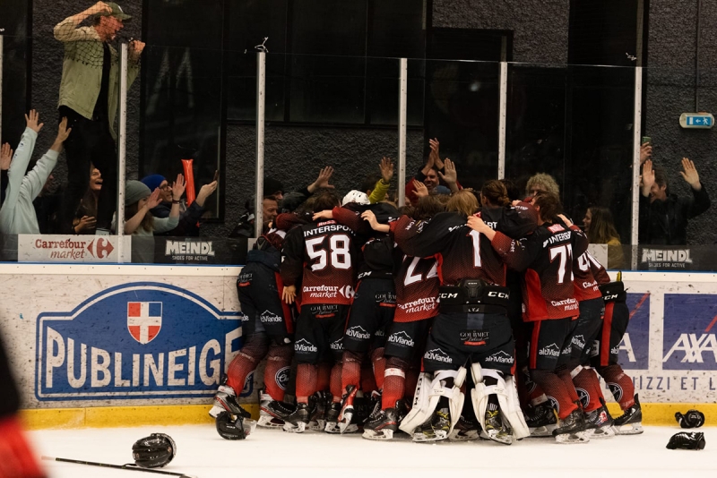 Photo hockey Division 2 - D2 : Play-off Finale Retour : Morzine-Avoriaz vs Toulouse-Blagnac - D2 : Morzine, un très beau Champion !