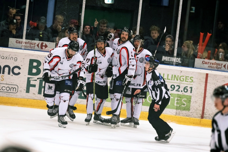 Photo hockey Division 2 - D2 : Play-off Finale Retour : Morzine-Avoriaz vs Toulouse-Blagnac - D2 : Morzine, un très beau Champion !