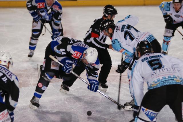 Photo hockey Division 2 - D2 : Play Offs 1/2 finale - match 2 : Courchevel-Méribel-Pralognan vs Tours  - L\