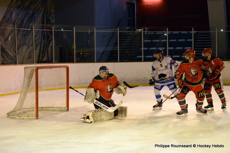 Photo hockey Division 2 - Division 2 -  Poule de maintien - 3ème journée : Courbevoie  vs Châlons-en-Champagne - Les Coqs chantent