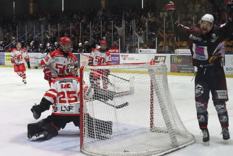 Photo hockey Division 2 - Division 2 - 1/2 de Finale - Match 1 : La Roche-sur-Yon vs Valence - POFFS 1/2 M1- D2 - Valence l’emporte, mais rien n’est fait !