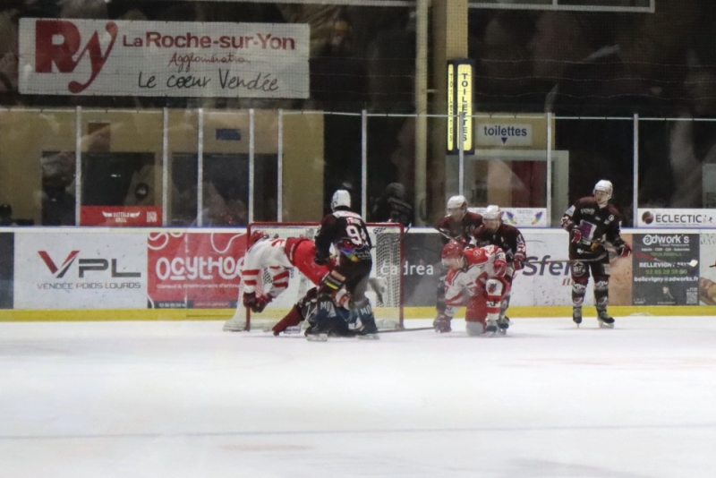 Photo hockey Division 2 - Division 2 - 1/2 de Finale - Match 1 : La Roche-sur-Yon vs Valence - POFFS 1/2 M1- D2 - Valence l’emporte, mais rien n’est fait !