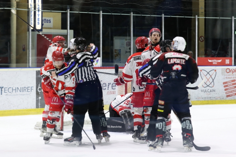 Photo hockey Division 2 - Division 2 - 1/2 de Finale - Match 1 : La Roche-sur-Yon vs Valence - POFFS 1/2 M1- D2 - Valence l’emporte, mais rien n’est fait !