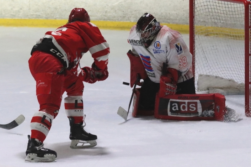 Photo hockey Division 2 - Division 2 - 1/2 de Finale - Match 3 : Valence vs La Roche-sur-Yon - Et 1, et 2, et 3 zéro - Billet pour la finale