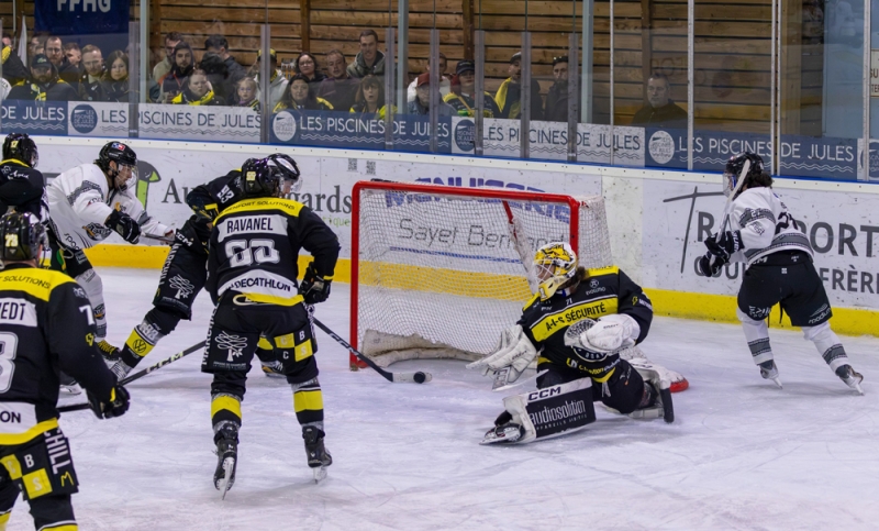 Photo hockey Division 2 - Division 2 - 1/4 de Finale - Match 1 : Roanne vs Brest  - Roanne gagne la première manche
