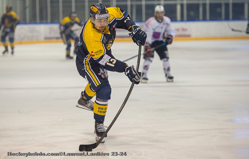 Photo hockey Division 2 - Division 2 - 1/4 de Finale - Match 1 : Villard-de-Lans vs La Roche-sur-Yon - Les Ours écartent les Hogly 