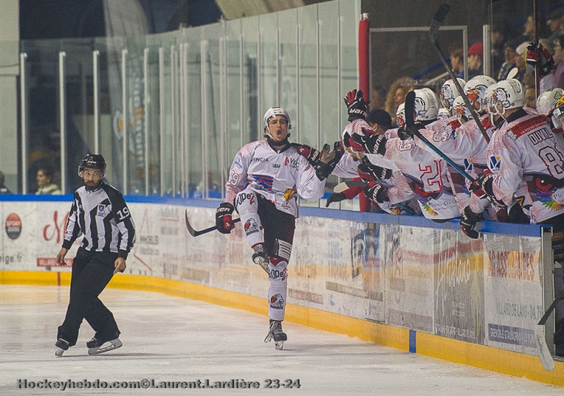 Photo hockey Division 2 - Division 2 - 1/4 de Finale - Match 1 : Villard-de-Lans vs La Roche-sur-Yon - Les Ours écartent les Hogly 