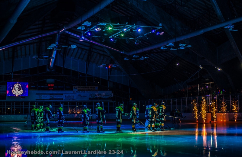 Photo hockey Division 2 - Division 2 - 1/4 de Finale - Match 1 : Villard-de-Lans vs La Roche-sur-Yon - Les Ours écartent les Hogly 