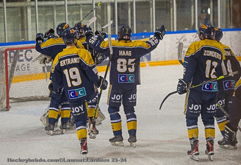 Photo hockey Division 2 - Division 2 - 1/4 de Finale - Match 1 : Villard-de-Lans vs La Roche-sur-Yon - Les Ours écartent les Hogly 