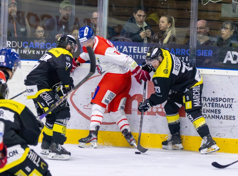 Photo hockey Division 2 - Division 2 - 1/8 de Finale - Match 2 : Roanne vs Luxembourg -  Roanne se fait peur mais valide son billet pour les quarts