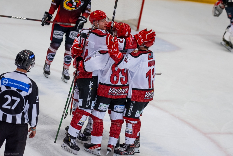 Photo hockey Division 2 - Division 2 : 13ème journée : Morzine-Avoriaz vs Vaujany - La série continue pour les pingouins