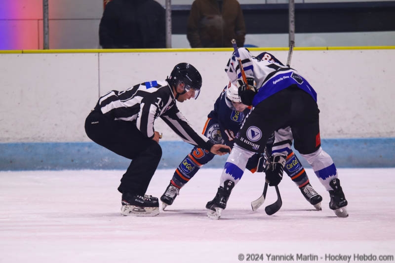 Photo hockey Division 2 - Division 2 : 14ème journée : Clermont-Ferrand vs Courchevel-Méribel-Pralognan - Clermont est stoppé net par le HCMP
