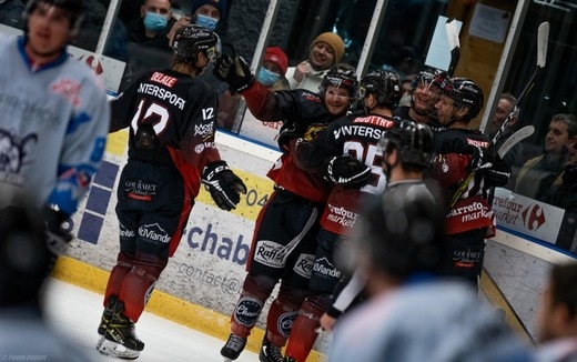 Photo hockey Division 2 - Division 2 : 16ème journée : Morzine-Avoriaz vs Courchevel-Méribel-Pralognan - Une pluie de buts 