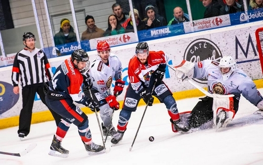 Photo hockey Division 2 - Division 2 : 16ème journée : Morzine-Avoriaz vs Vaujany - Les Pingouins dévorent les Grizzlys