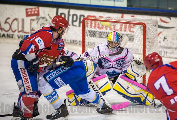 Photo hockey Division 2 - Division 2 : 18ème journée - A : Villard-de-Lans vs Asnières - Villard fait le spectacle en rose ! 