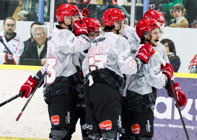 Photo hockey Division 2 - Division 2 : 2ème journée : Dijon  vs Vaujany - Les jeunes Grizzlys plus rapides