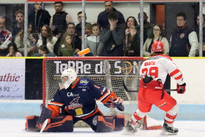 Photo hockey Division 2 - Division 2 : 4ème journée : Clermont-Ferrand vs Valence - Valence s’impose en patron à Clermont Photo hockey Division 2 - Division 2 : 4ème journée : Clermont-Ferrand vs Valence - Valence s’impose en patron à Clermont