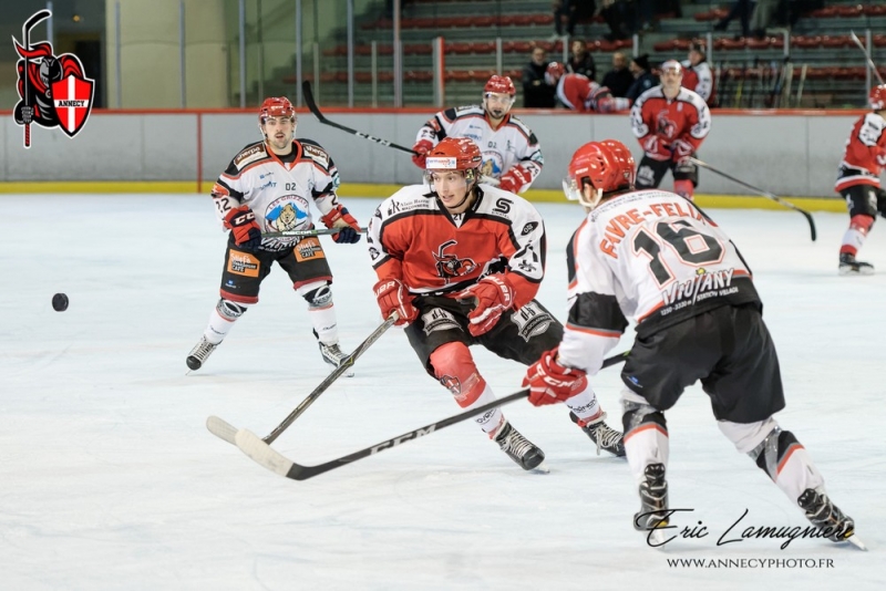 Photo hockey Division 2 - Division 2 : 9ème journée : Annecy vs Vaujany - L’expérience renverse la jeunesse