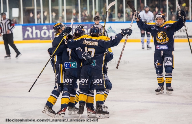 Photo hockey Division 2 - Division 2 - Finale - Match 3 : Villard-de-Lans vs Courchevel-Méribel-Pralognan - Les Ours à un match du titre 