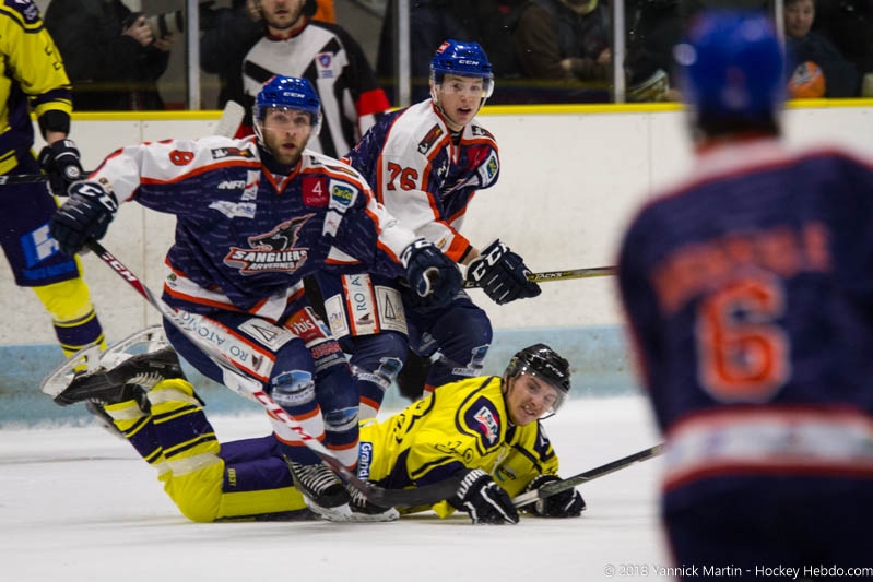Photo hockey Division 2 - Division 2 : playoff, quart de finale, match 1 : Clermont-Ferrand vs Châlons-en-Champagne - Clermont veut y croire...