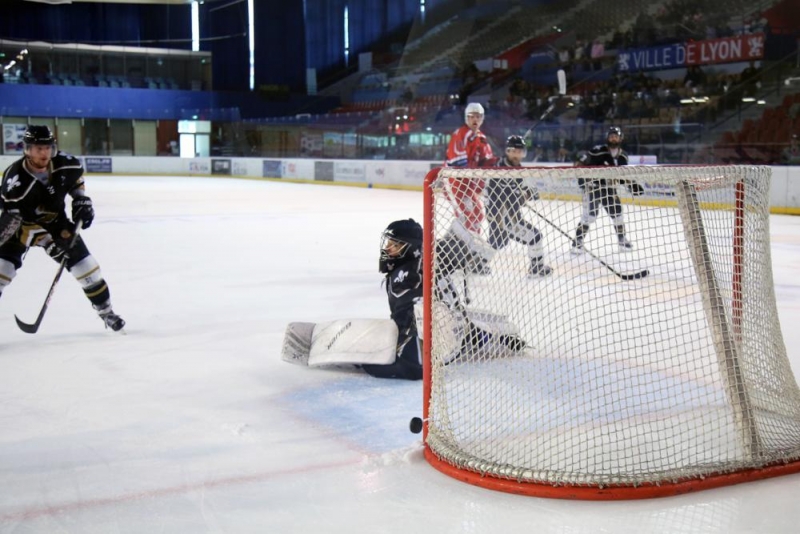Photo hockey Division 3 - D3 - carré final - J3 : Dijon  vs Dammarie-les-Lys - Les Caribous bronzés