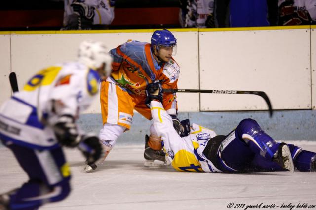 Photo hockey Division 3 - D3 : journée du 09/11/2013 : Clermont-Ferrand II vs Avignon - Les Castors plus féroces que les Sangliers