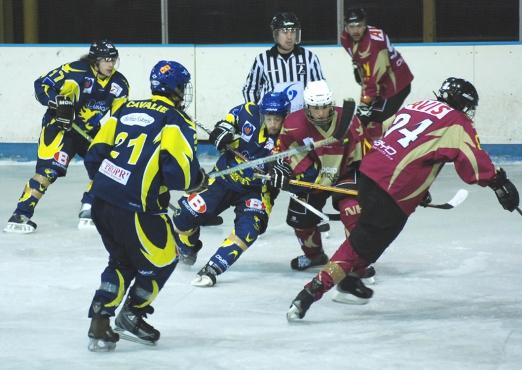 Photo hockey Division 3 - D3 - Play Off : Limoges vs Niort - Les Taureaux de Feu déroulent contre Niort