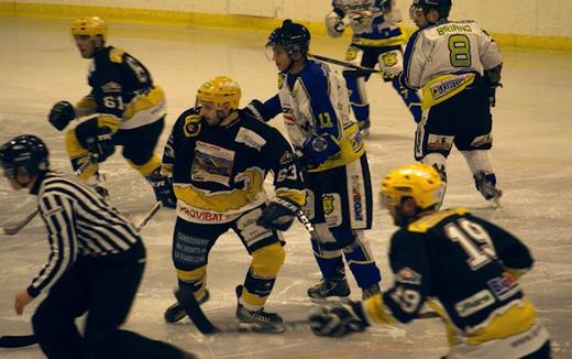Photo hockey Division 3 - D3 : Play Off : Roanne vs Châlons-en-Champagne - Un patin en quart de finale